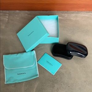 Tiffany’s black jewelry box with packaging.